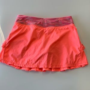 Skirt brand: Ivivva Lightly worn adjustable waist